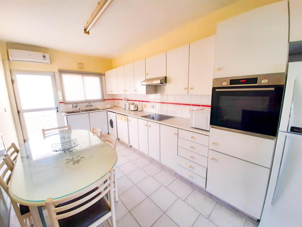 Apartamento Samson Sea Breeze, 3Bed Sleeps 6, Free Wifi Limassol Exterior foto